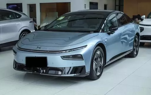 Mặt trước coupe PHEV mới